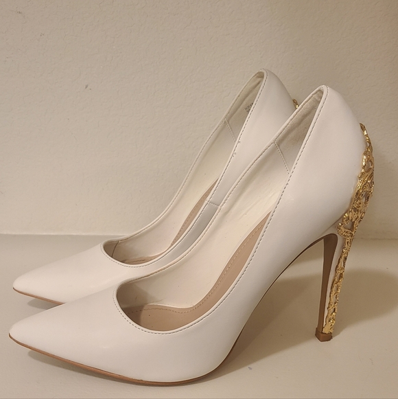 Shoe Dazzle White Heels with Gold Accents - Picture 4 of 7